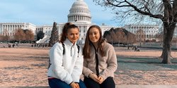 Schüleraustausch USA: Schülerinnen vor dem Capitol