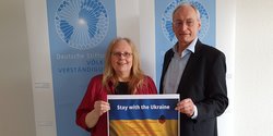 Carmen Lau und Dr. Michael Eckstein stellen den Fonds Ukraine Hilfe vor